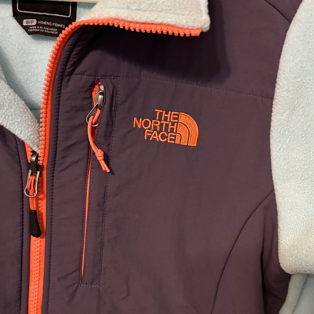 The North Face Women’s gray/light blue fleece jacket - Picture 5 of 12